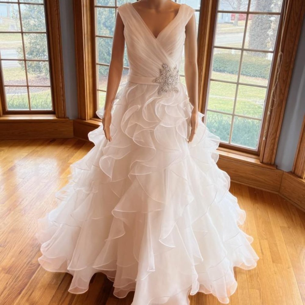 *Venus Ivory Organza Edge of Shoulder Ballgown Wedding Dress Bridal Gown Size 12